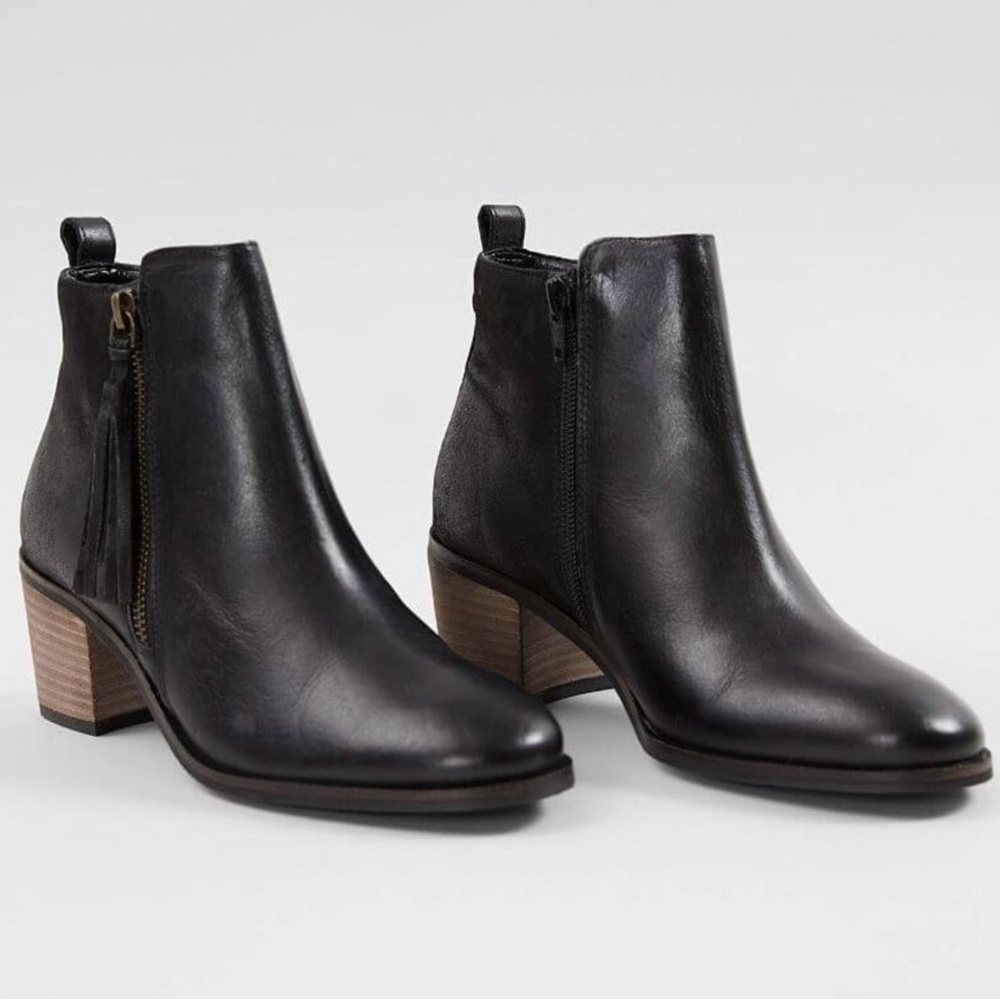 Crevo Elegant Black Autumn Tassel Leather Ankle Boots